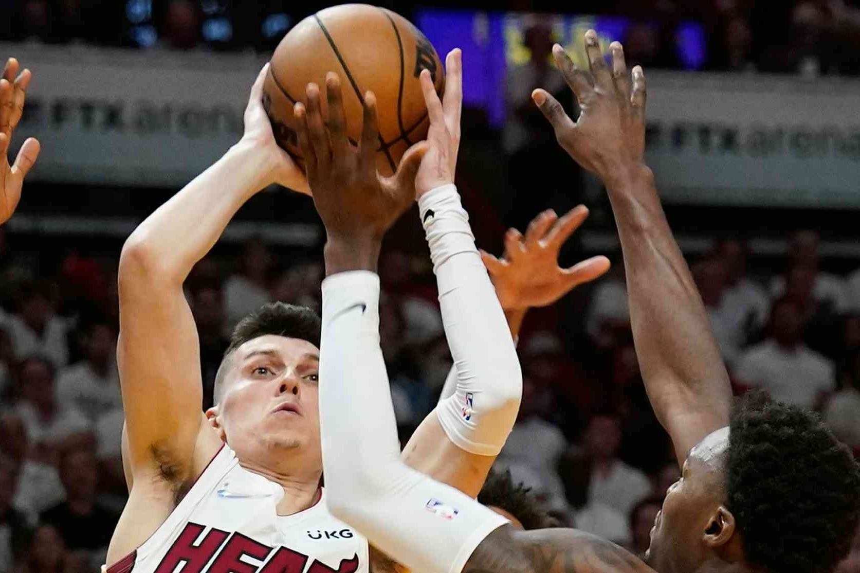 بسکتبال NBA| زور فیلادلفیا و دالاس به بزرگان شرق و غرب نرسید