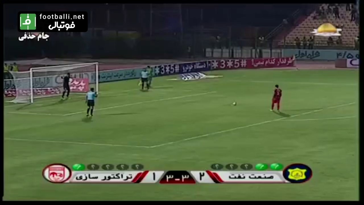 نوستالژی/ پنالتی پرحاشیه علی عبدالله زاده مقابل صنعت نفت که تبدیل به گل نشد