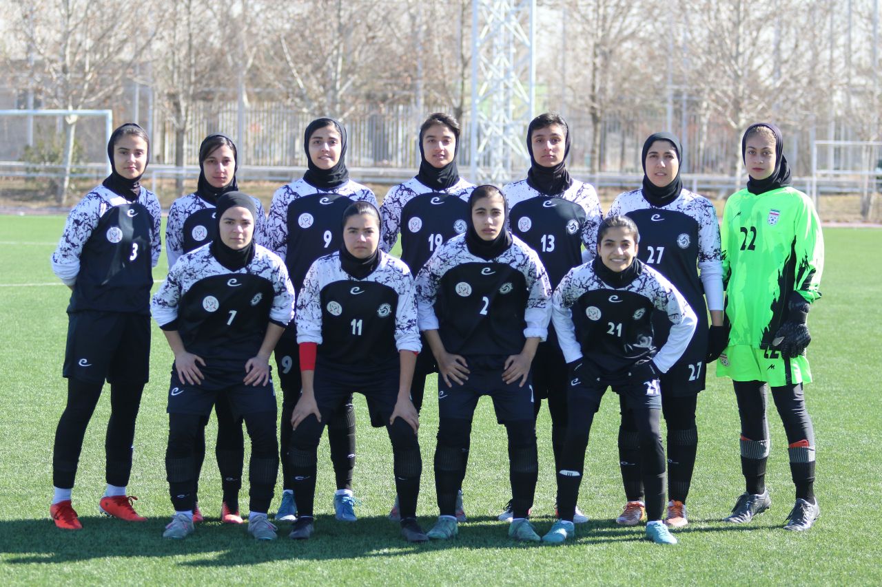 گزارش تصویری/ دیدار دوستانه تیم ملی فوتبال نوجوانان و تیم بزرگسالان ستارگان درخشان تیکا