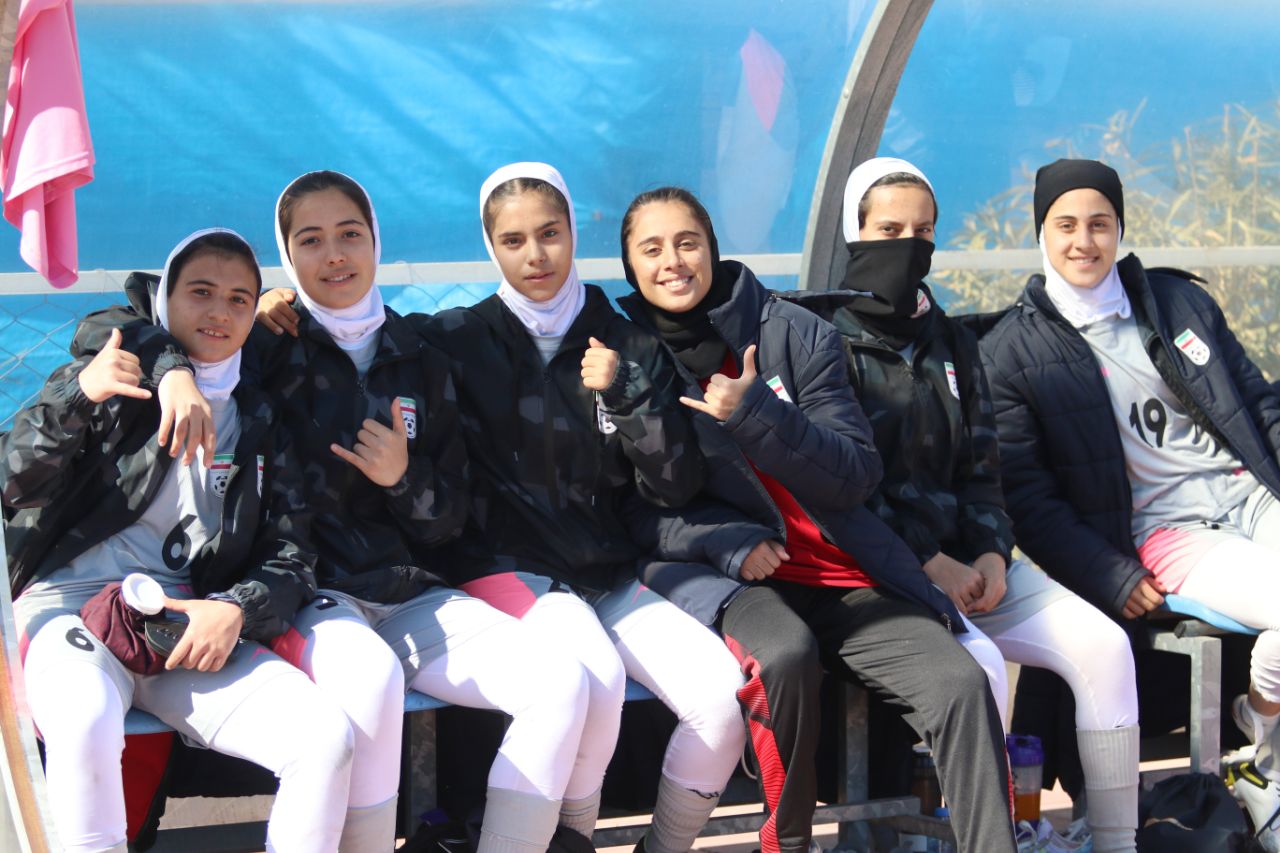 گزارش تصویری/ دیدار دوستانه تیم ملی فوتبال نوجوانان و تیم بزرگسالان ستارگان درخشان تیکا