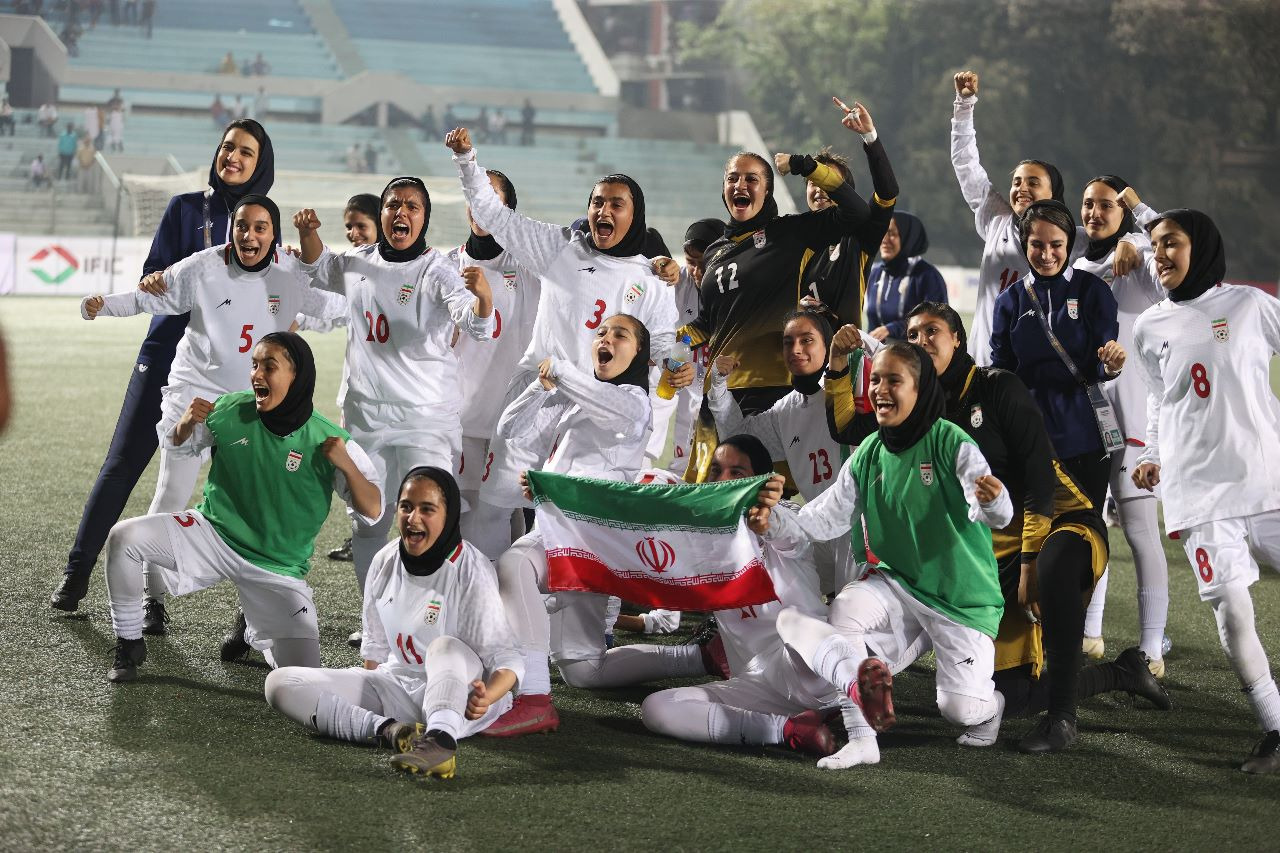 بازگشت بانوان ملی پوش به ایران