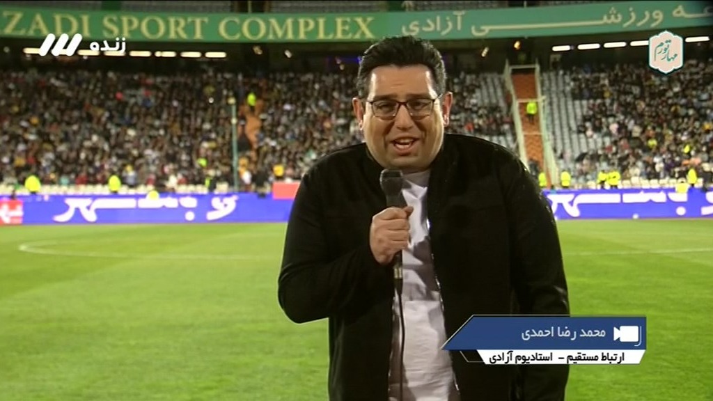 پاشیده شدن آب روی محمدرضا احمدی در حین صحبت پیش از بازی ایران - روسیه