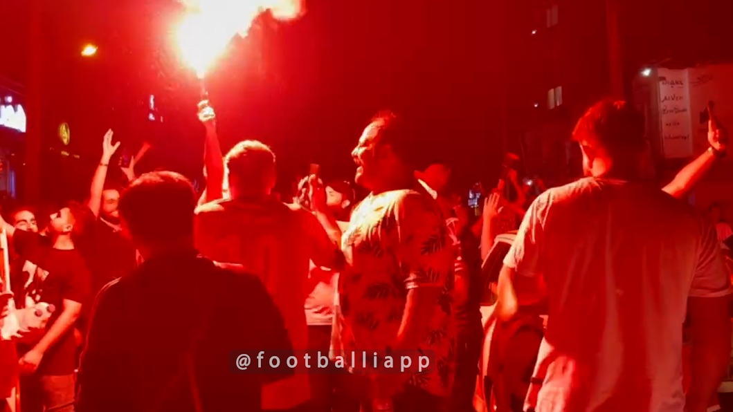 خوشحالی هواداران پرسپولیس بیرون از ورزشگاه