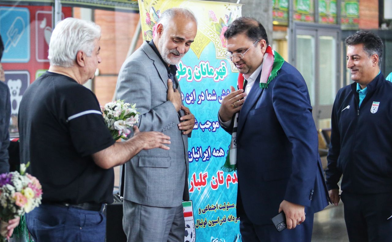 گزارش تصویری/ بازگشت تیم امید فوتسال ایران پس از قهرمانی در مسابقات کافا