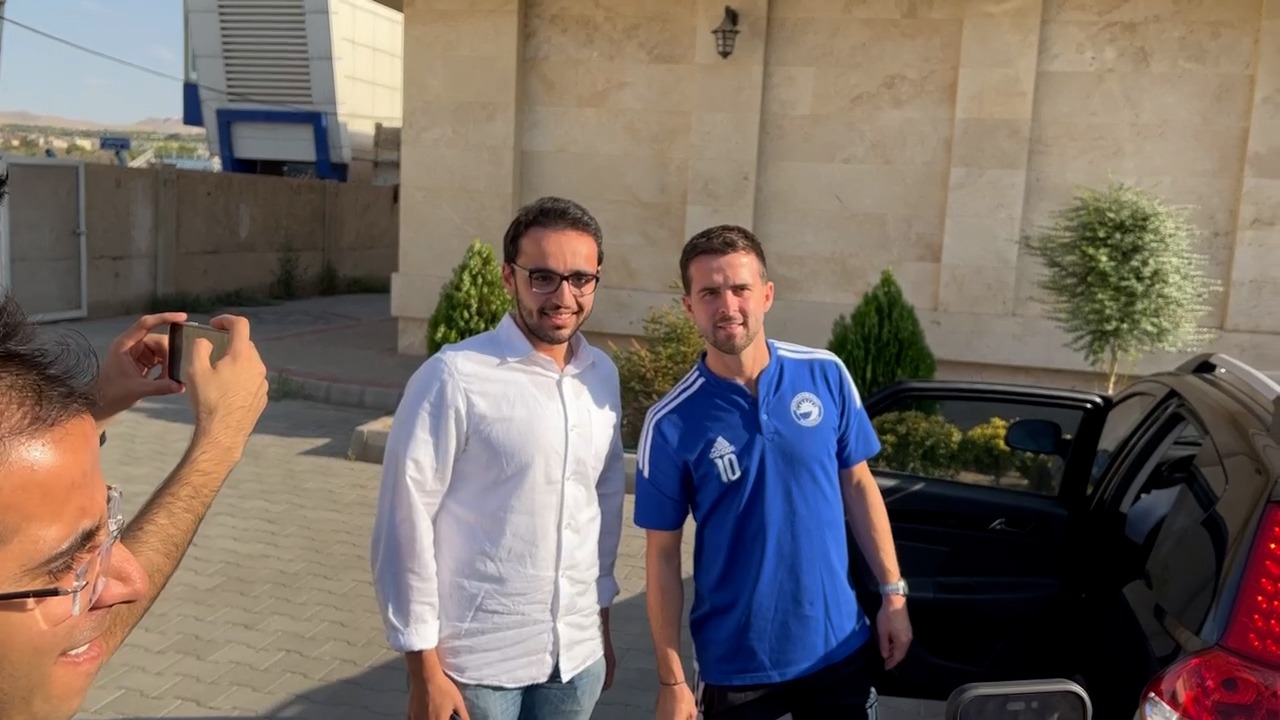 عکس یادگاری پسر محمدرضا زنوزی مالک باشگاه تراکتور با میرالم پیانیچ