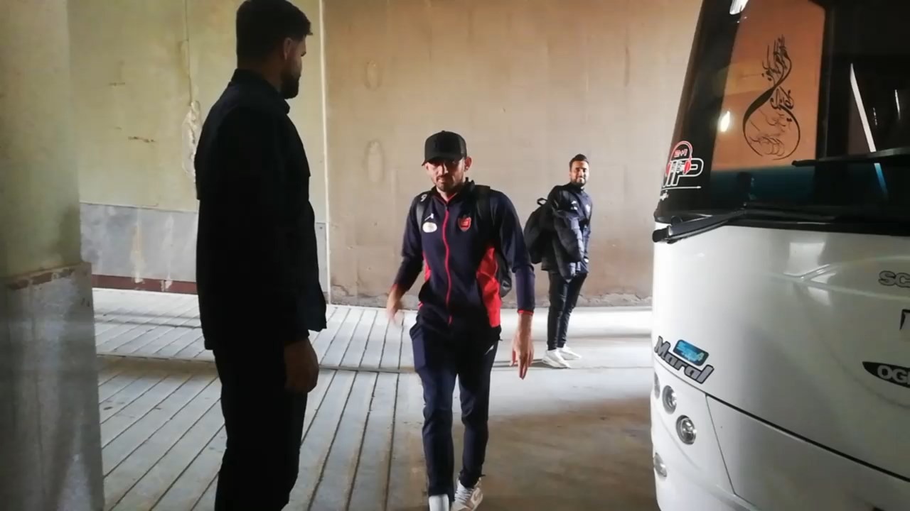 اختصاصی/ ورود بازیکنان استقلال خوزستان و پرسپولیس به ورزشگاه غدیر