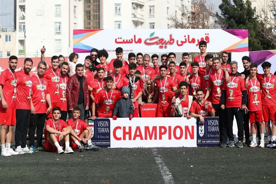 برگزاری مراسم باشکوه اهدای کاپ و‌ مدال قهرمانی تیم نوجوانان در آکادمی پرسپولیس