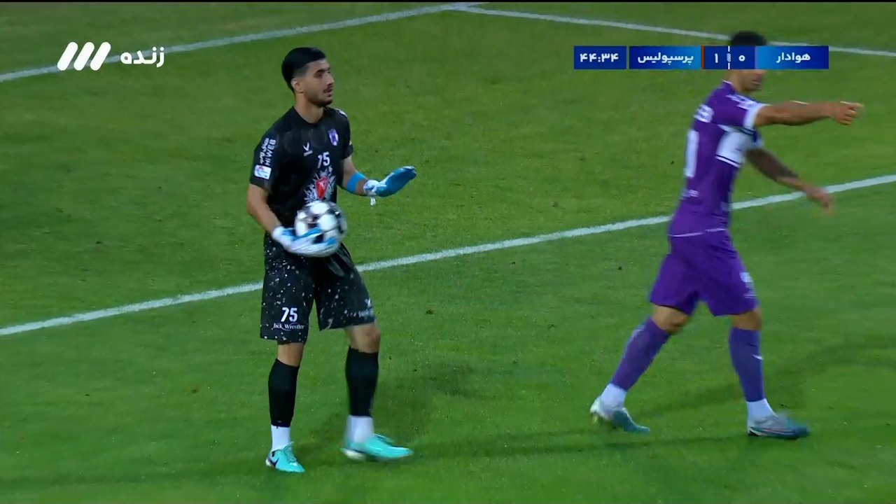 آرشا شکوری مانع از گلزنی اورونوف شد