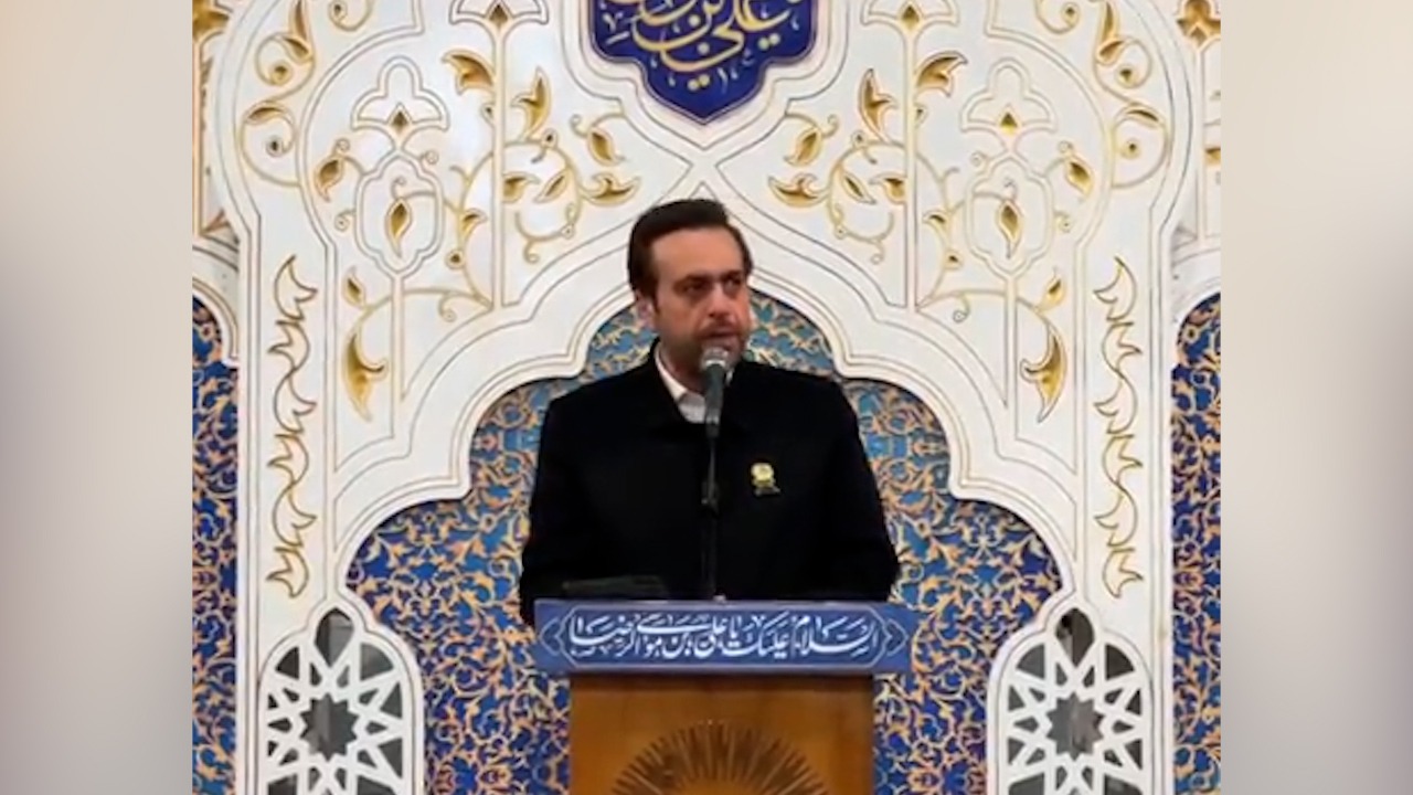 لحظۀ اعلام شهادت آیت‌الله رئیسی در حرم امام رضا(ع)