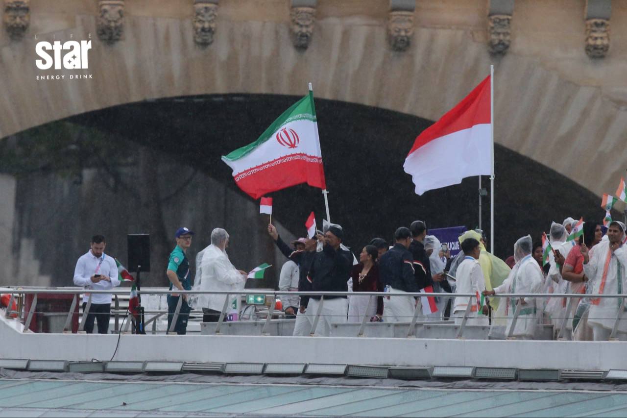 گزارش تصویری/ عبور کاروان ایران از روی رودخانه سن در مراسم افتتاحیه المپیک پاریس