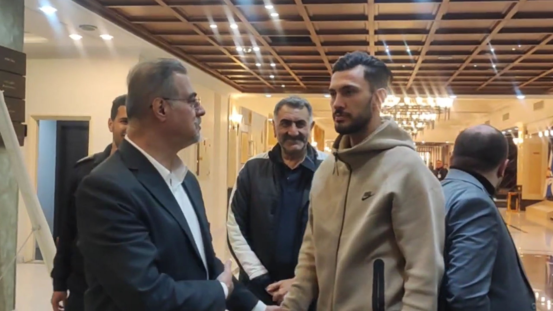 اختصاصی/ برگزاری جلسه آسیب شناسی فنی تیم استقلال همراه با نظری جویباری، هیات مدیره باشگاه و بازیکنان