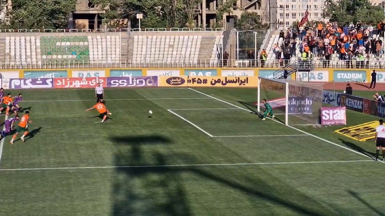 گل دوم مس رفسنجان به هوادار توسط علی شجاعی از قاب دوربین فوتبالی