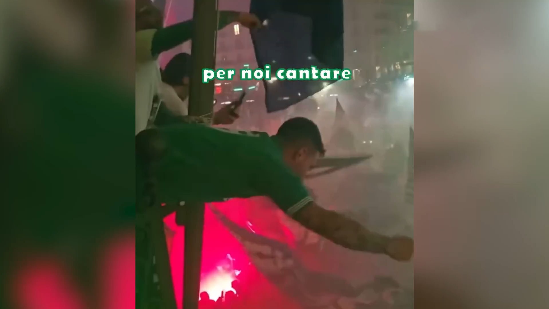 جشن پرشور هواداران آولینو با بازیکنان پس از صعود به سری بی ایتالیا