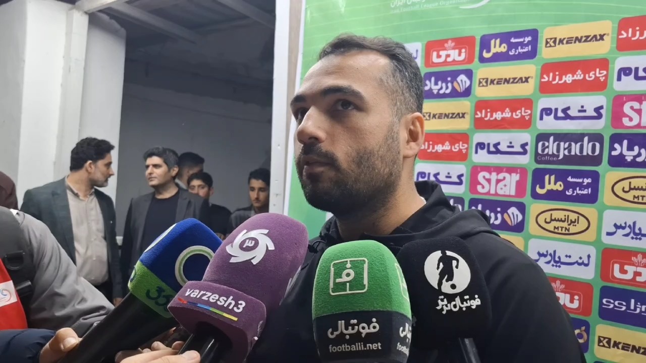 مدیر رسانه ای ملوان: نگذاشتند پیراهنی که برای احترام به بهمن صالح‌نیا آماده کردیم بپوشیم