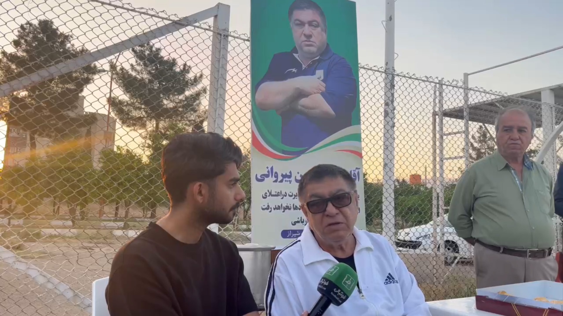 مراسم تجلیل از حاج غلام پیروانی توسط جمعی از پیشکسوتان باشگاه برق و فوتبال شیراز
