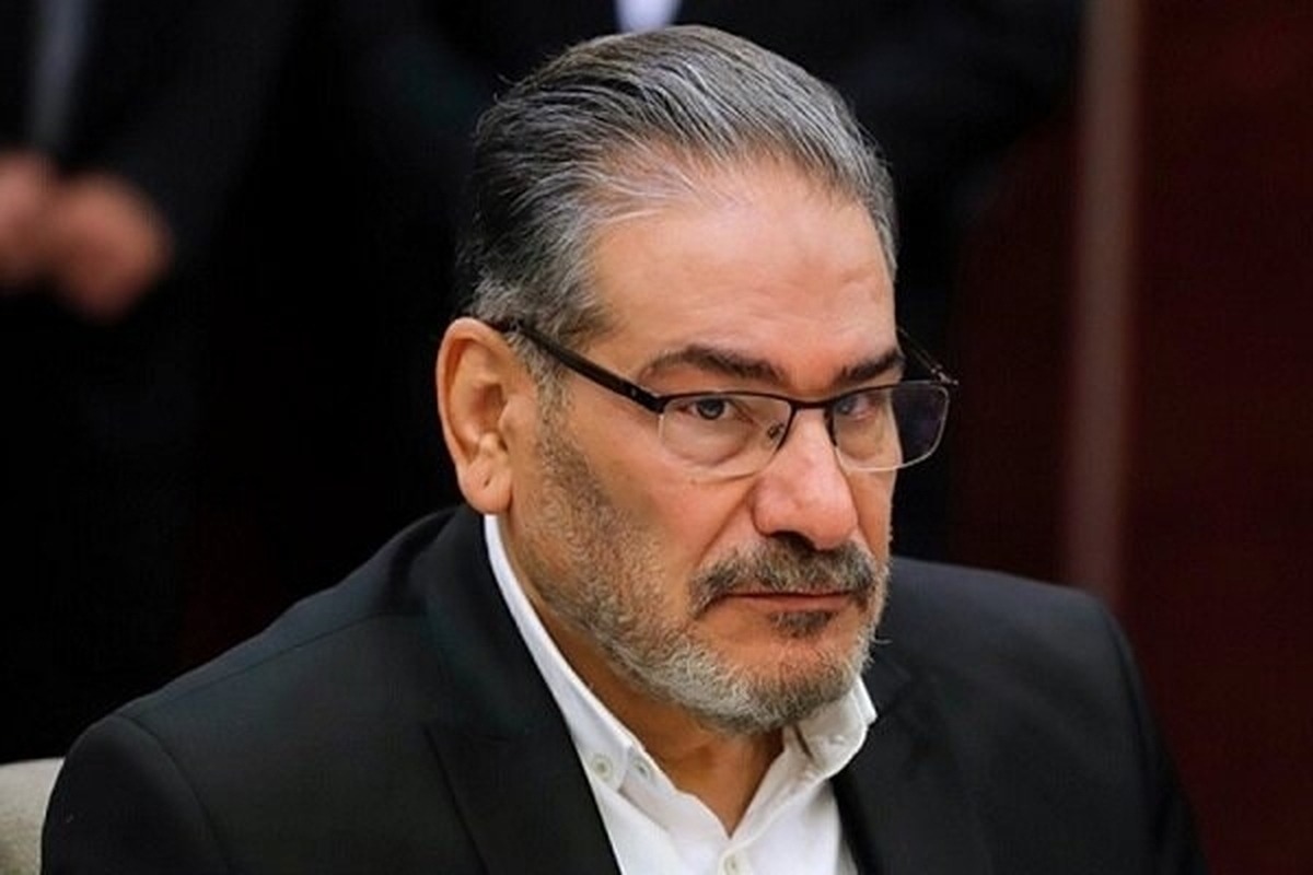 پیام شمخانی به رهبر انقلاب و ملت ایران: زنده‌ام و حاضر برای جانفشانی