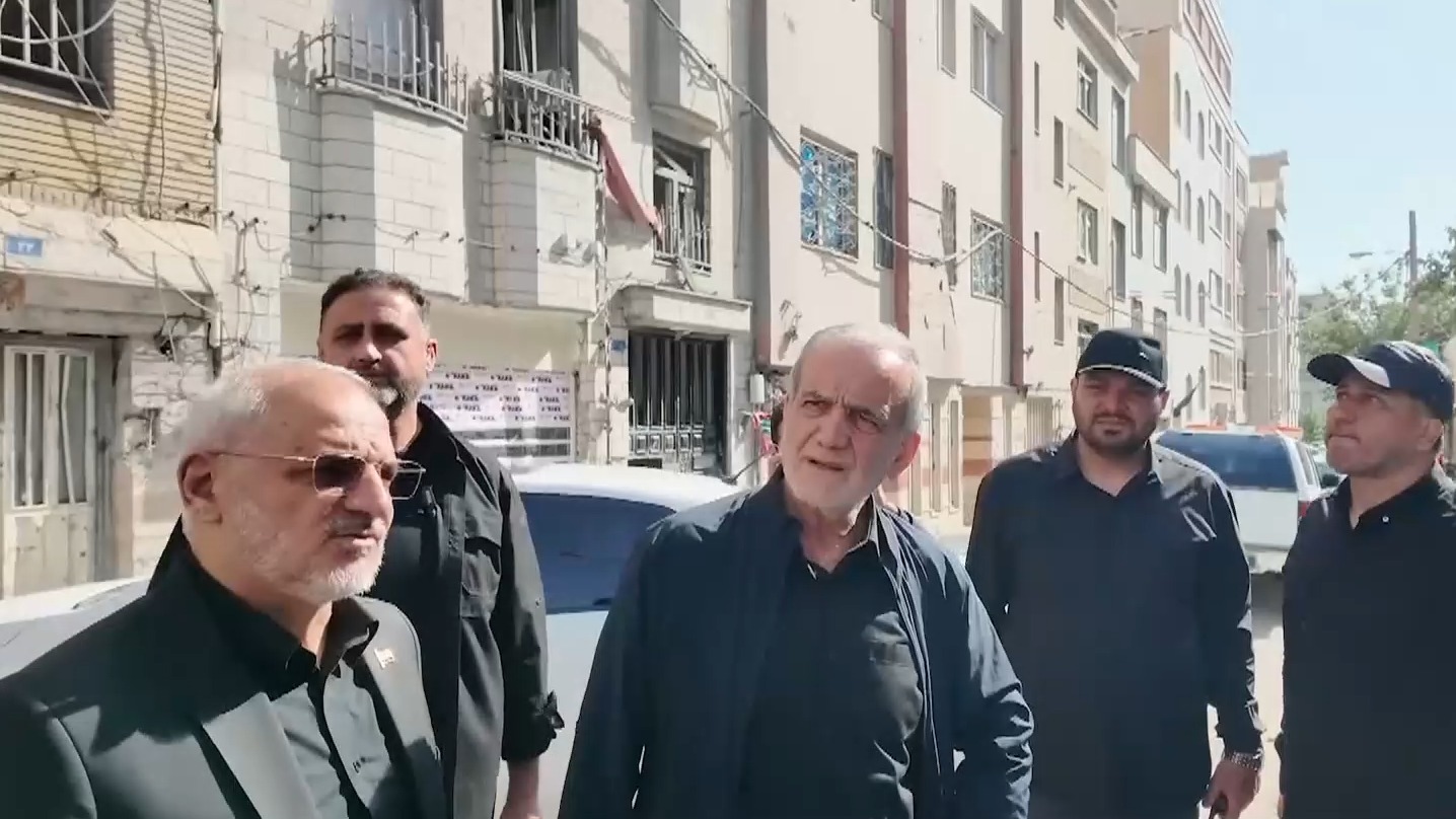 بازدید رئیس جمهور از ساختمان‌های آسیب دیده تهران پس از حمله رژیم صهیونیستی