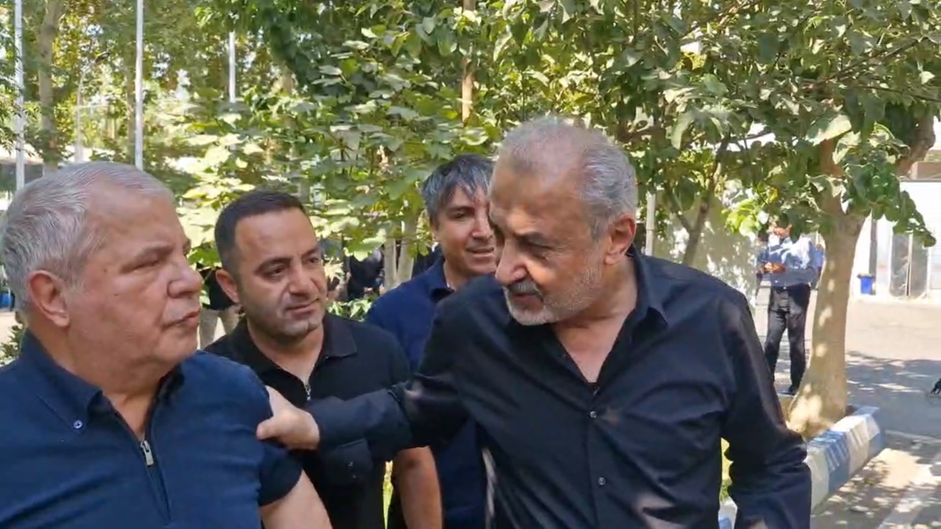 حضور جمعی از اهالی فوتبال در مراسم تشییع زنده یاد داریوش مصطفوی