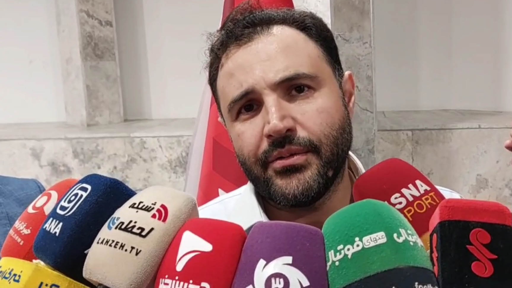 احمدی: نمیدانیم هواداران پرسپولیس طرف کی هستند؟
