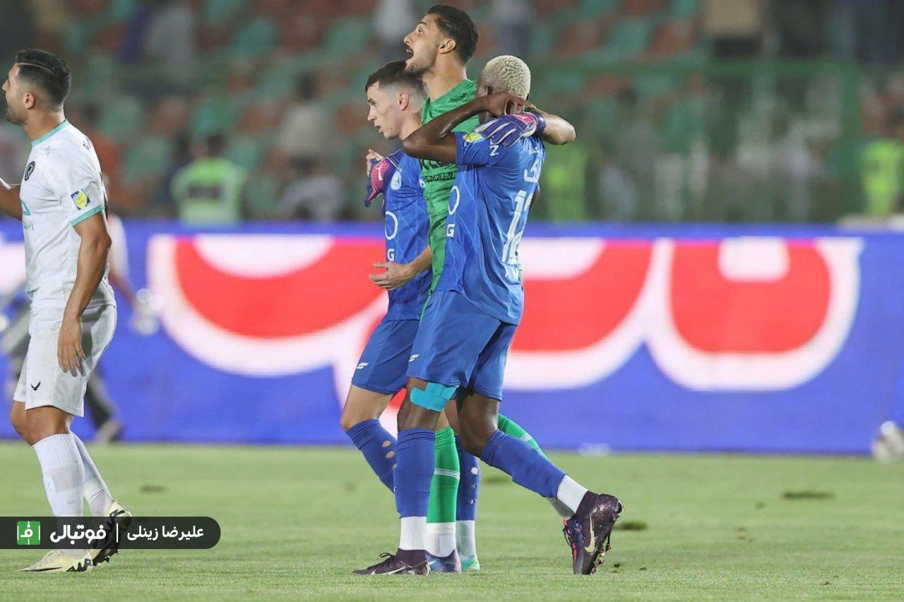 جنجال یک پرسپولیسیِ سابق؛ مقابل سکوهای استقلال خوشحالی کرد!