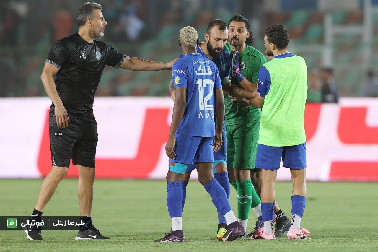 جنجال یک پرسپولیسیِ سابق؛ مقابل سکوهای استقلال خوشحالی کرد!