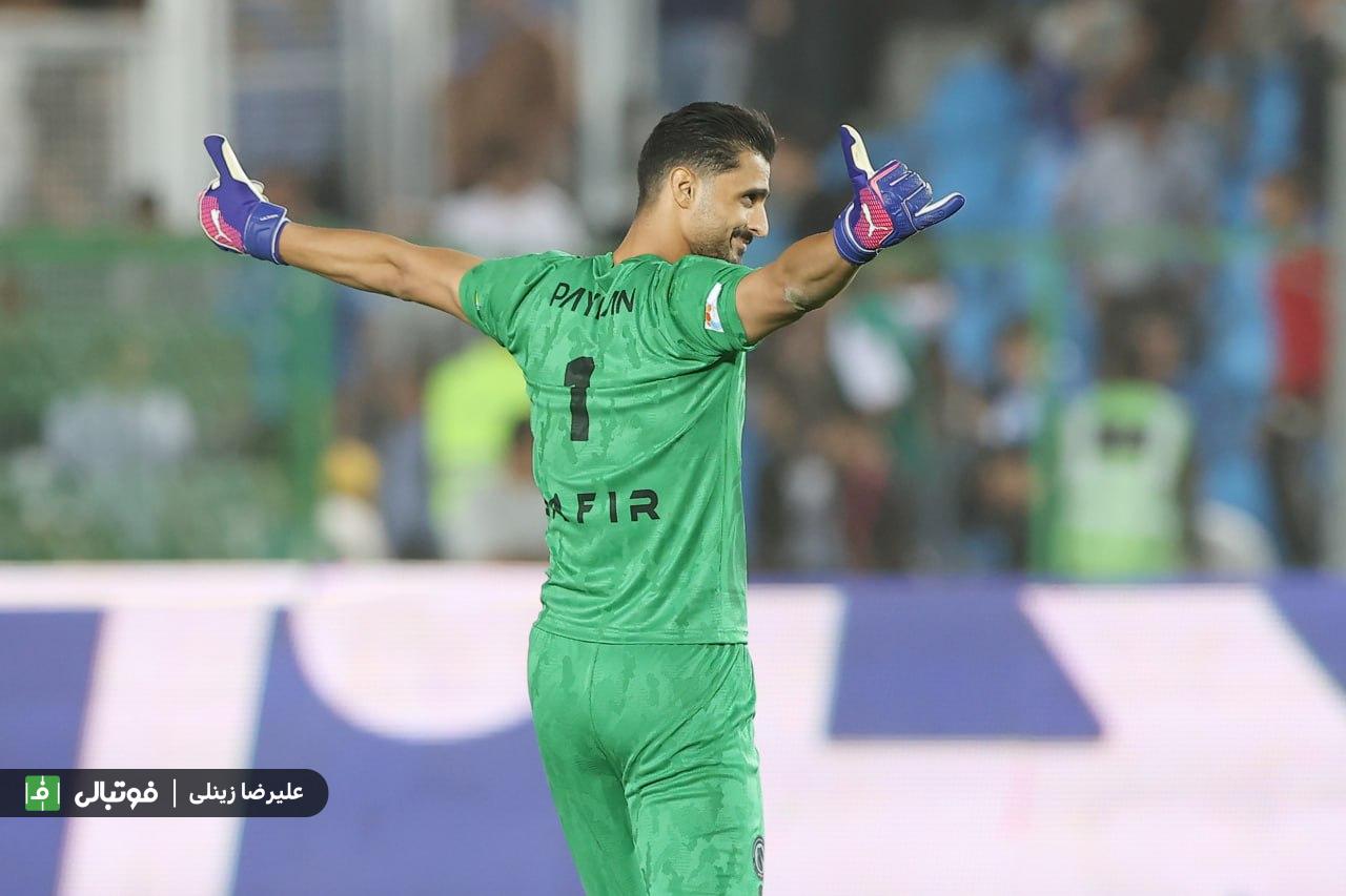 جنجال یک پرسپولیسیِ سابق؛ مقابل سکوهای استقلال خوشحالی کرد!