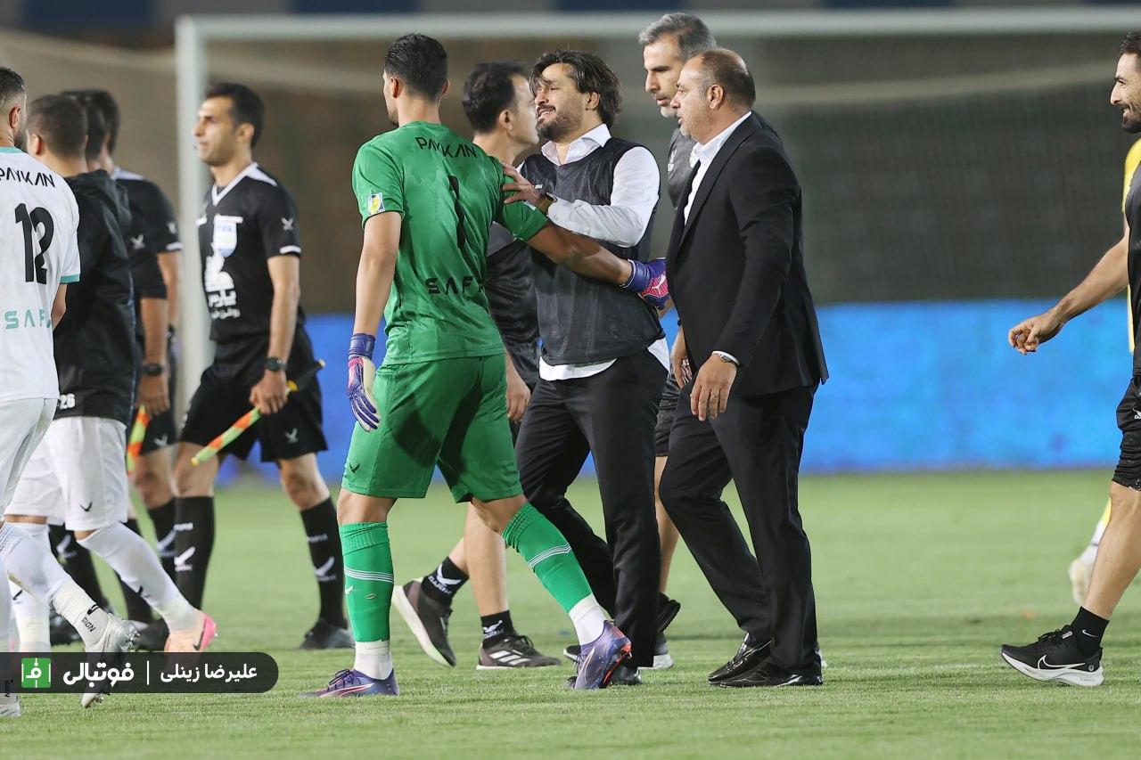 جنجال یک پرسپولیسیِ سابق؛ مقابل سکوهای استقلال خوشحالی کرد!