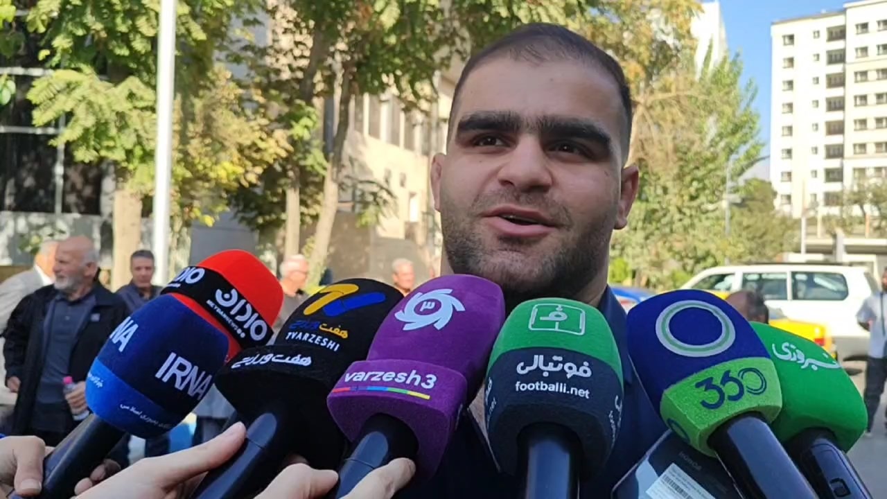 امین میرزازاده: برای حضورم در تیم کشتی استقلال صحبت‌هایی شده است