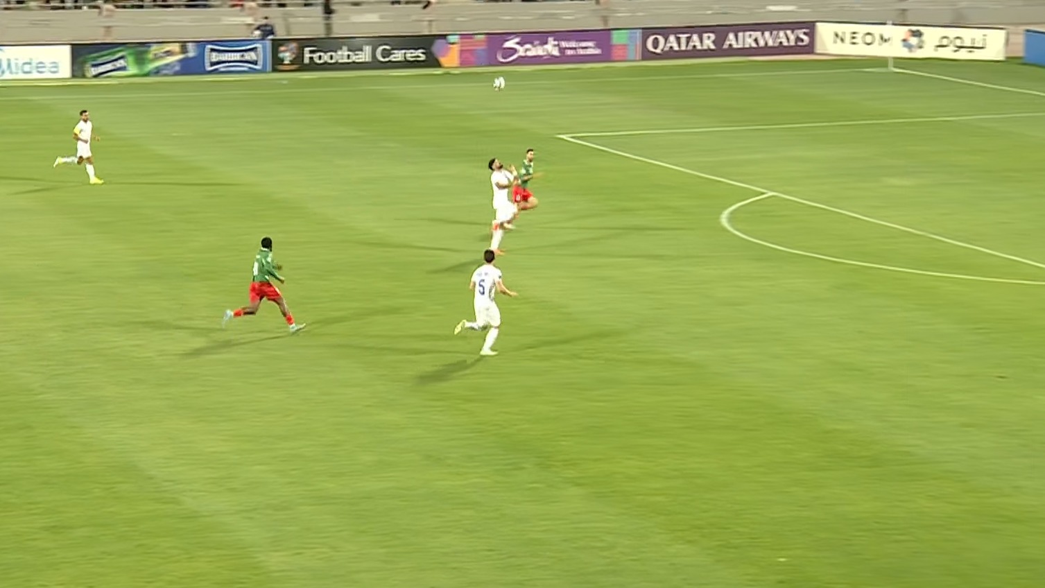 اشتباه وحشتناک سامان فلاح که با بی دقتی مهاجم الوحدات تبدیل به گل نشد