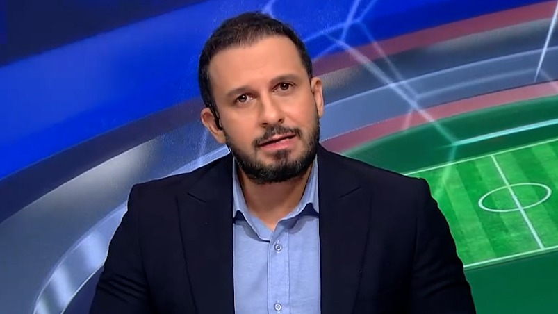 انتقاد مجری برنامه مجله فوتبال از برگزاری مسابقه در هوای آلوده