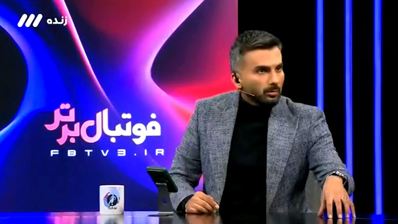 کنایه محمدحسین میثاقی به پوسترهای فرهنگی باشگاه ها قبل و بعد از بازی!