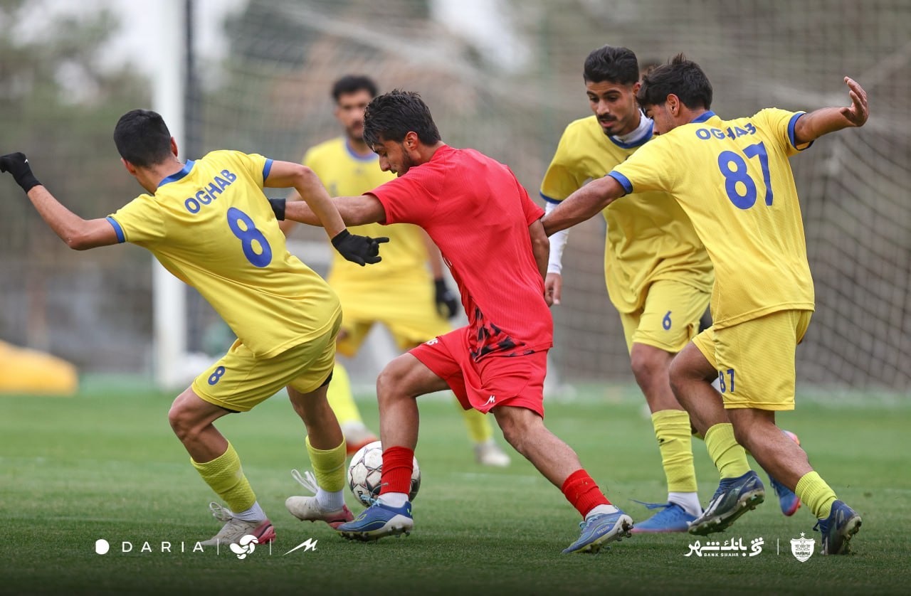 گزارش تصویری/ پرسپولیس ۴ - عقاب ۰