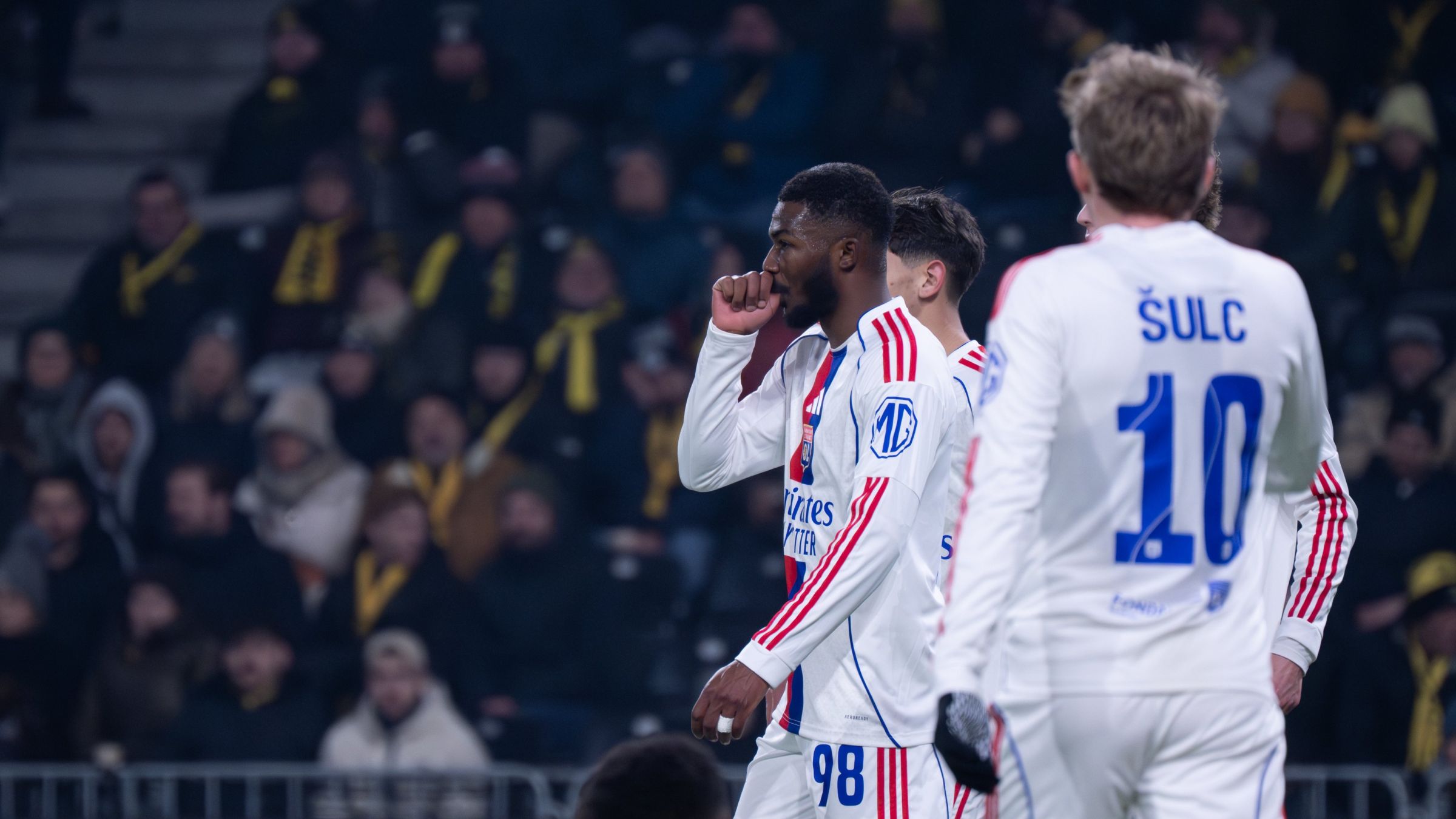 خلاصه بازی یانگ بویز 0-1 لیون