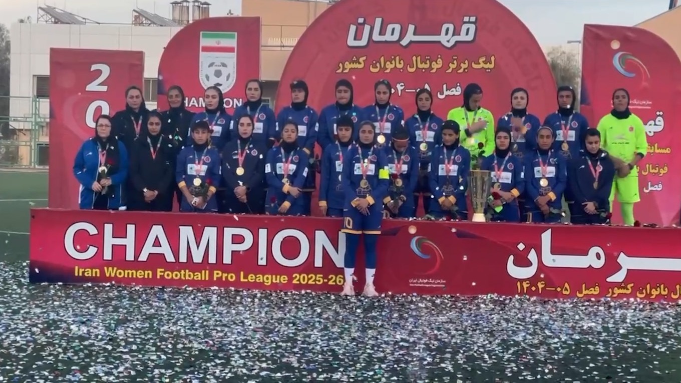 مراسم جشن قهرمانی خاتون بم در لیگ برتر فوتبال بانوان