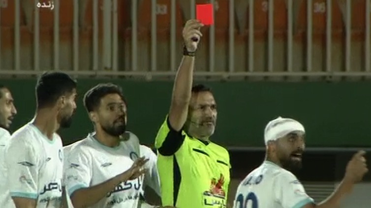 اخراج مجید عیدی بازیکن گل گهر مقابل چادرملو