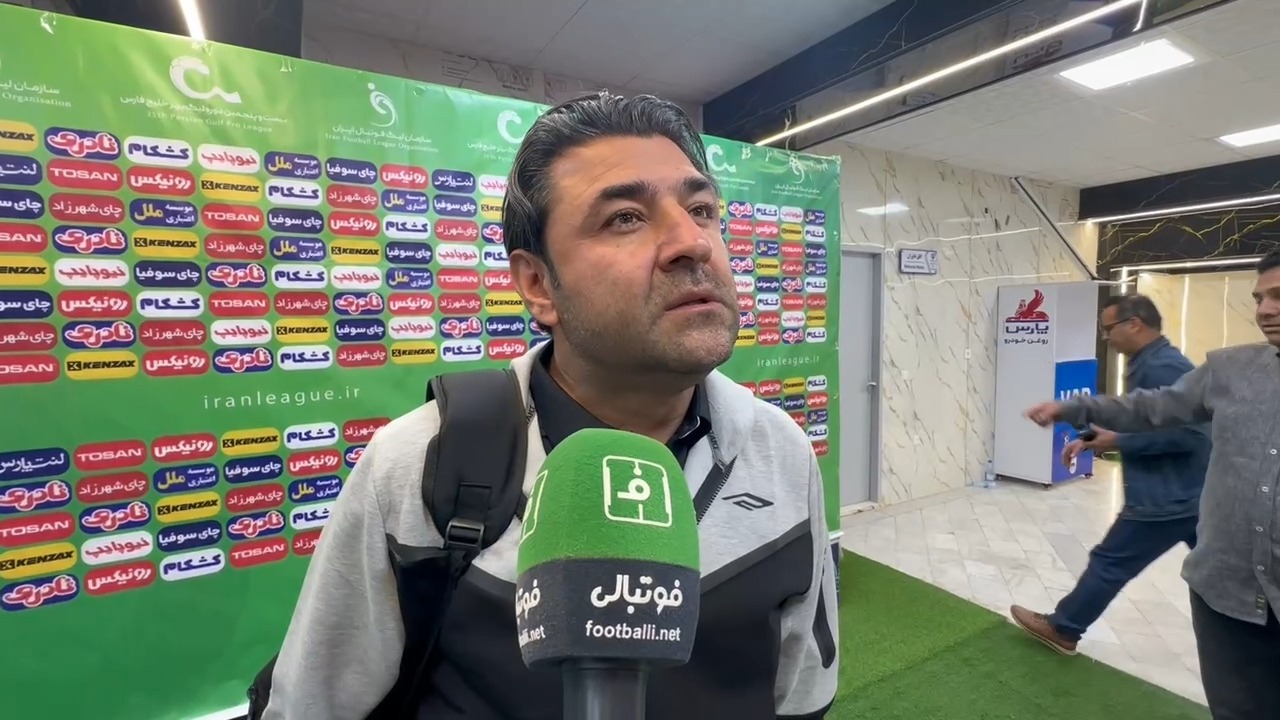 اعتراض فاضلی مربی گل گهر به عملکرد داور در بازی مقابل چادرملو