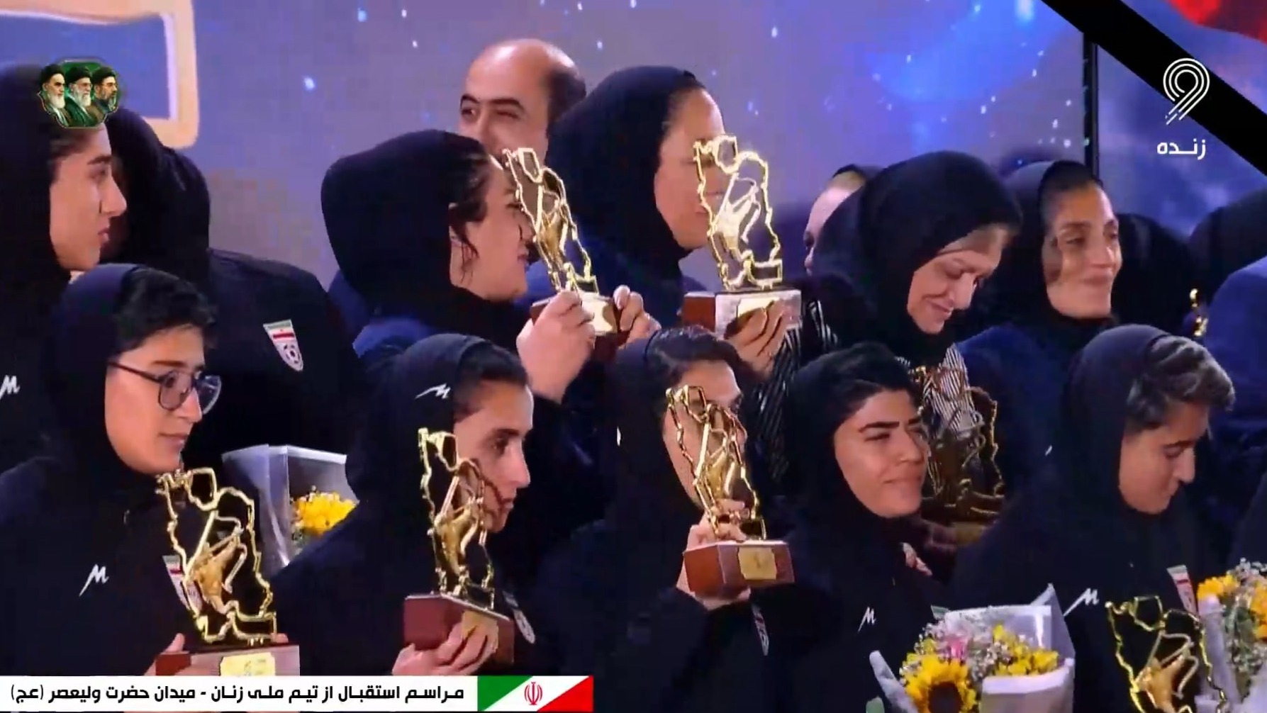 اهدای نشان آرش به بازیکنان تیم ملی فوتبال بانوان