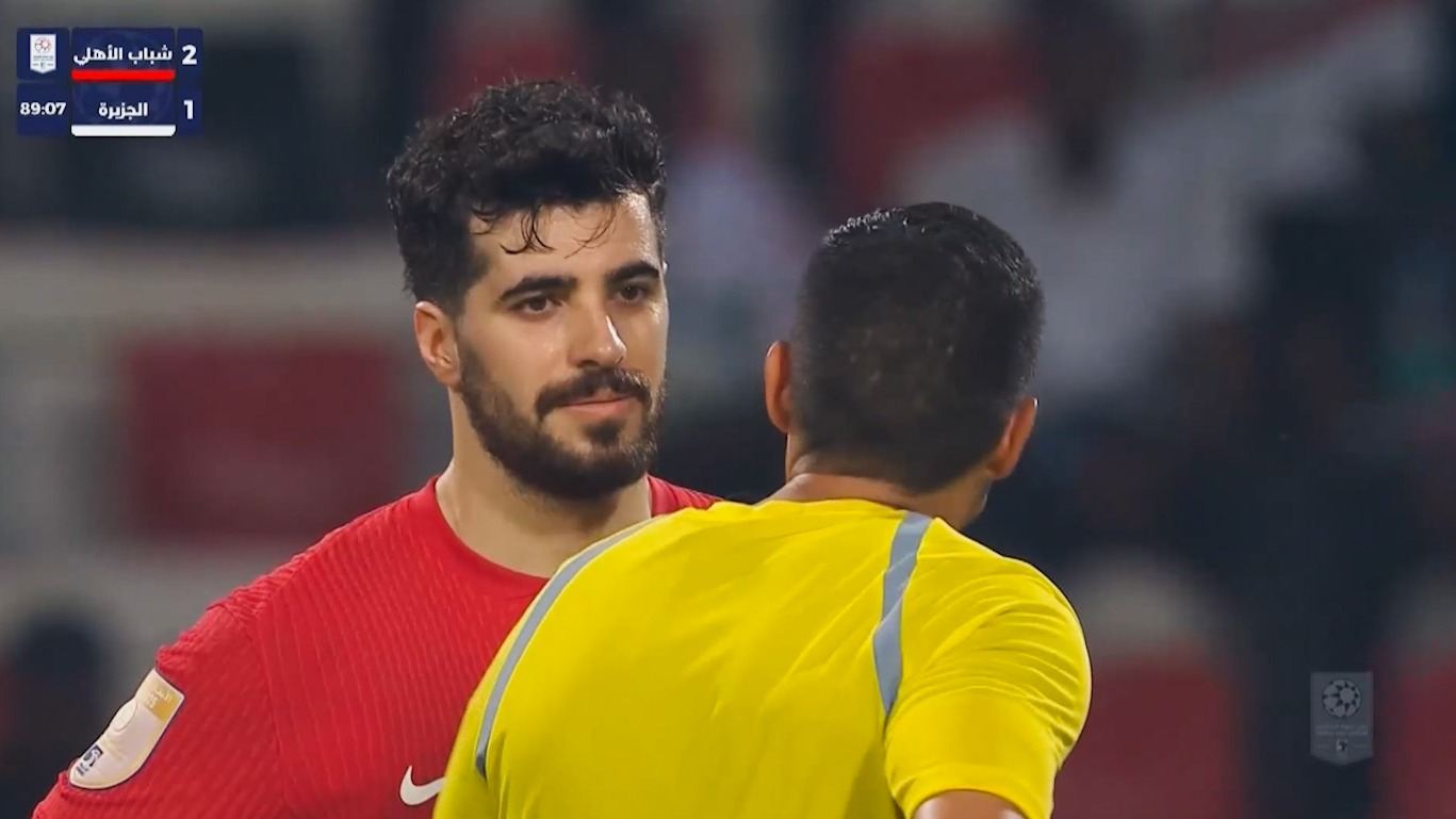 اخراج سعید عزت اللهی و 10 نفره شدن شباب الاهلی مقابل الجزیره