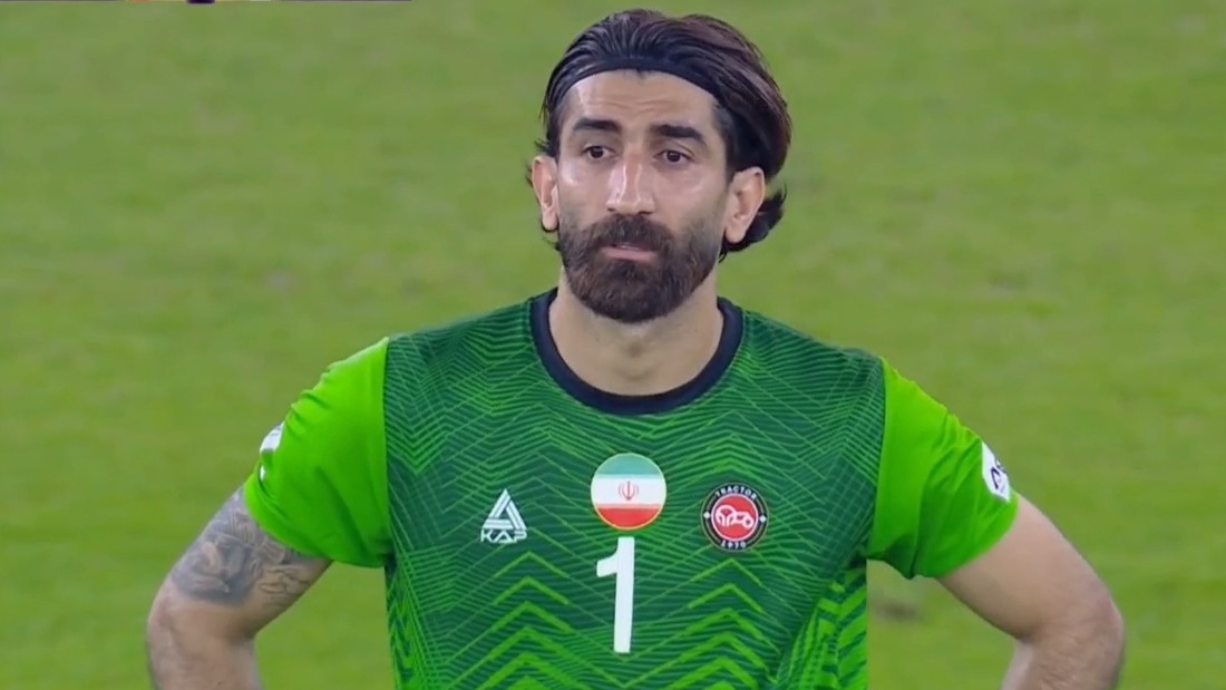 اخراج علیرضا بیرانوند مقابل شباب الاهلی با خطا روی سردار آزمون در دقیقه 51