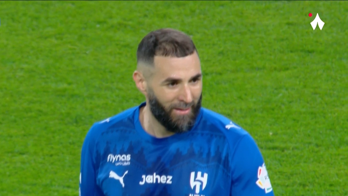 گل اول الهلال به النصر توسط بنزما که به دلیل آفساید مردود اعلام شد