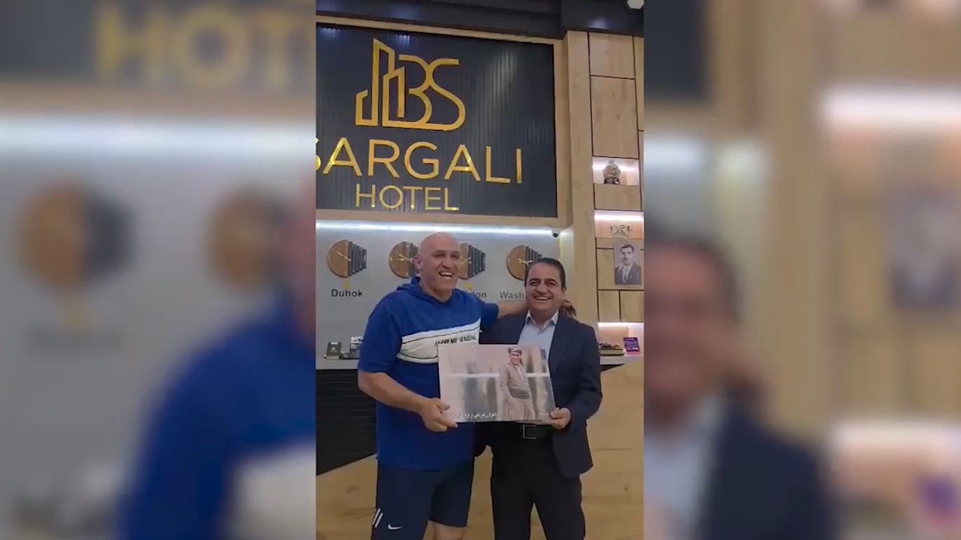 سورپرایز منصوریان در موصل؛ خنده‌های او بند نمی‌آمد!