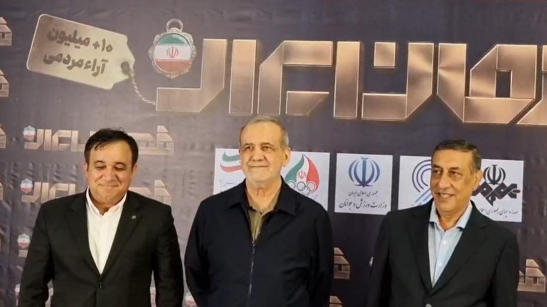 ورود مسعود پزشکیان به مراسم "قهرمان ایران"