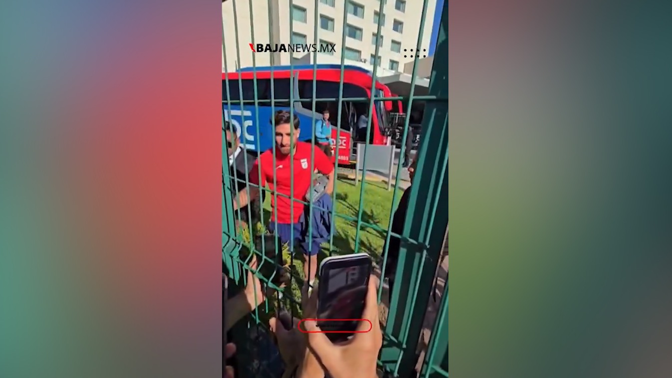 مکالمه هوادار تیم ملی با علیرضا جهانبخش در مکزیک