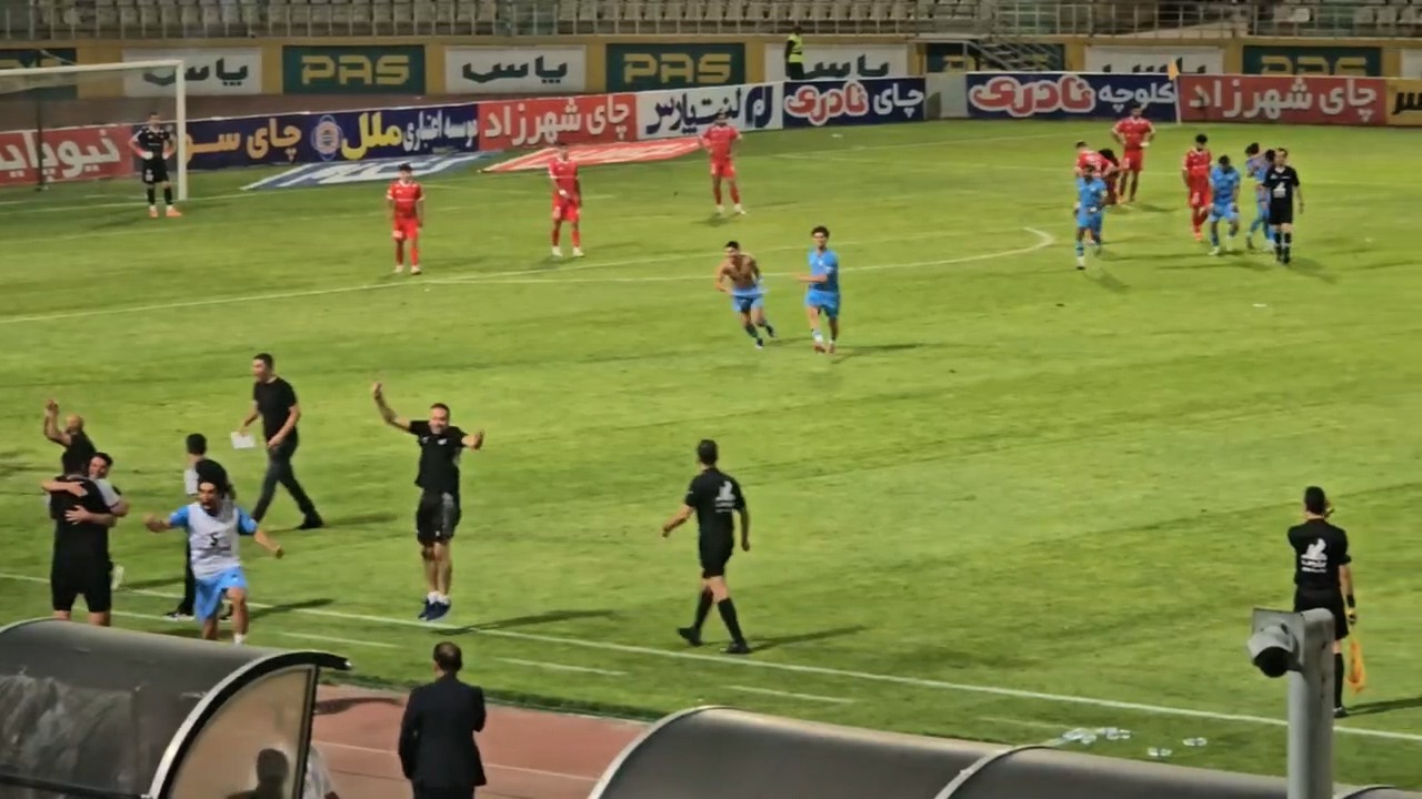 لحظه سوپرگل چادرملو به پرسپولیس از زاویه دوربین فوتبالی