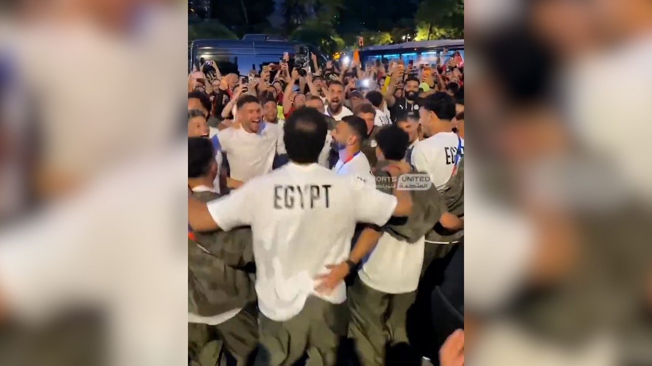 شادی محمد صلاح پس از صعود مصر به مرحله حذفی برای اولین بار