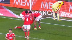 گل به خودی باورنکردنی در بازی بنفیکا و کاساپیا