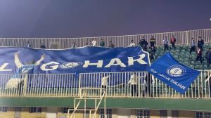 حضور تعدادی از هواداران گل گهر در ورزشگاه شهید نصیری یزد