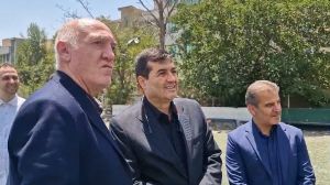 بازدید وزیر ورزش از مجموعه شهید پناهی که مورد حملات موشکی قرار گرفت