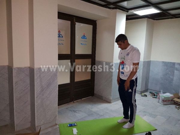 شکرگزاری مربی پارس جنوبی بعد از قهرمانی عکس