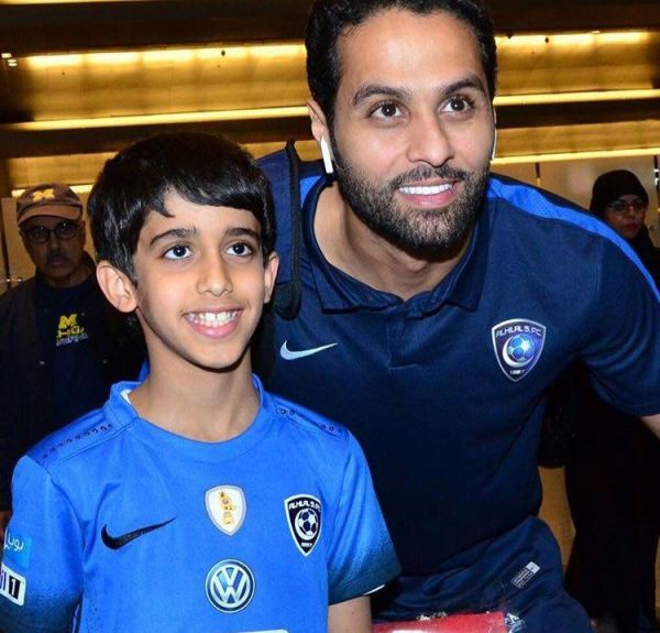 استقبال از الهلالیها با گل در فرودگاه عکس